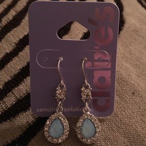 Claire’s Aqua Gem Dangly Earrings 💎